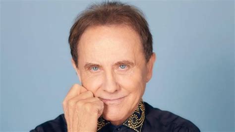 La sua carriera è iniziata come cantante, con il successo strabordante. Roby Facchinetti: età, altezza, peso, 2 mogli, 5 figli, ex ...