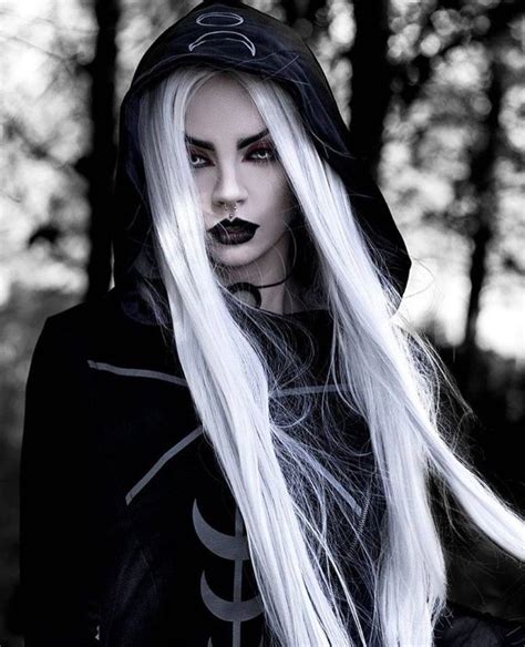Beatriz Mariano Capucha Pelo Blanco Dark Beauty Goth Gothic Beauty