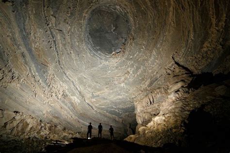 Exploring Charming Beauty Of Tu Lan Cave
