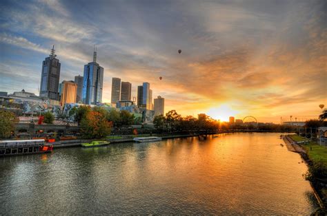 Sunrise over the Yarra river, Melbourne | The sun rising ove… | Flickr