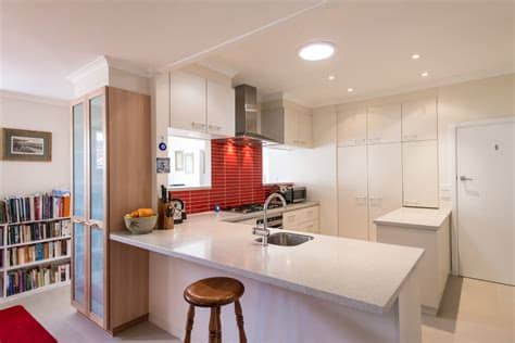 It's not uncommon to see large banks of cabinets taking up entire walls. 21+ L-Shaped Kitchen Designs, Decorating Ideas | Design ...