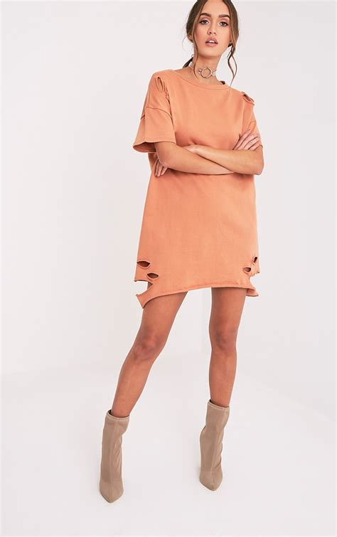 Orla Deep Peach Distressed Short Sleeve Sweater Dress Prettylittlething