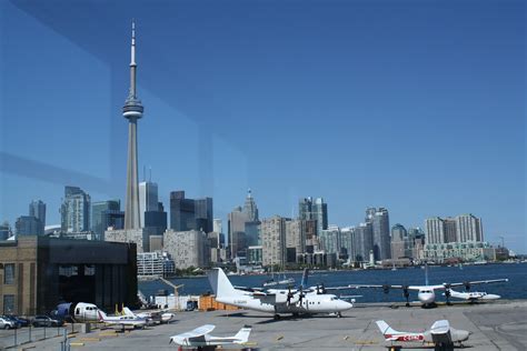 Toronto Skyline Porter Airlines Lounge Toronto City Center 737823