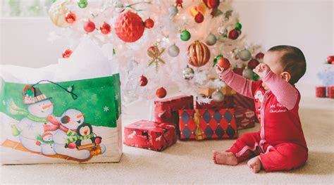 16 Ways To Make Babys First Christmas Extra Festive