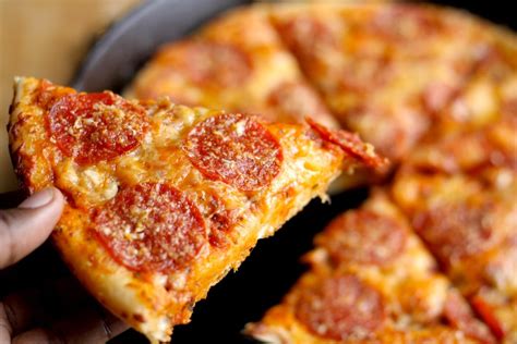 Cast Iron Skillet Pizza Recipe The Hungry Hutch