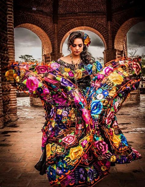 Pin By Luz Alcala On Mexico Mexican Fashion Mexican Outfit