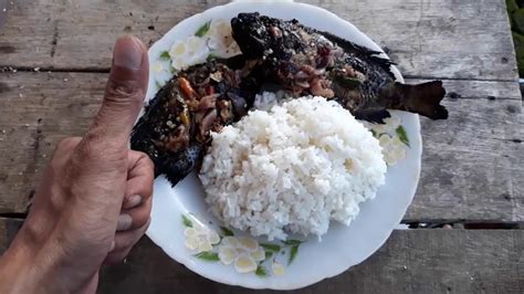 • 5 buah cabai rawit merah, diiris. Resep Ikan Mas Bakar Bumbu Cobek