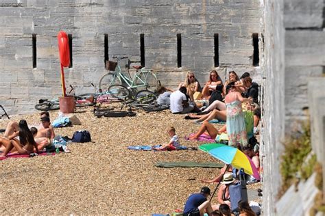 Photos Show People Flocking To Southsea And Old Portsmouth On Hottest Day Of The Year