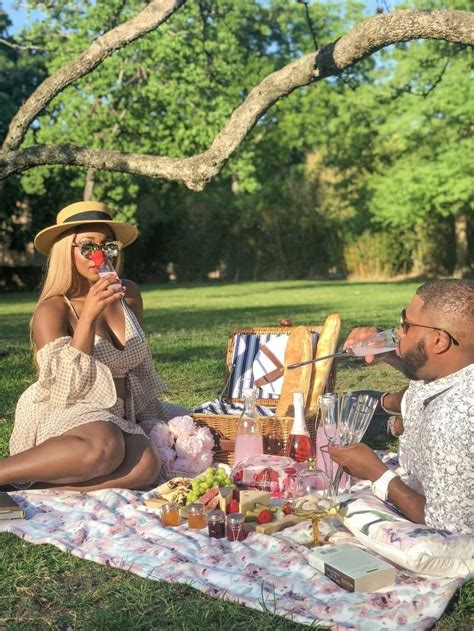 Pin By 𝚈𝚘𝚗𝚗𝚊♡ On Black Women In Luxury Picnic Pictures Picnic Photo