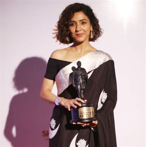 At later part of neeti mohan's age, neeti mohan may experience migraine headaches and must learn to relax. Neeti Mohan Age, Boyfriend, Husband, Family, Biography ...