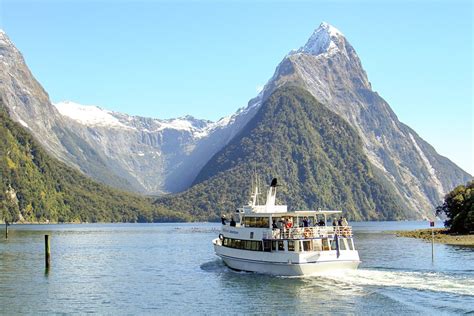 Cruise Milford Sound Fiordland National Park Te Anau Queenstown Fly