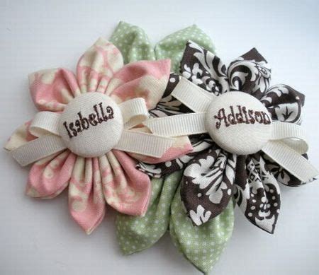 Don't let the guests leave empty handed. 5 Cute DIY Baby Shower Corsages To Make - Shelterness