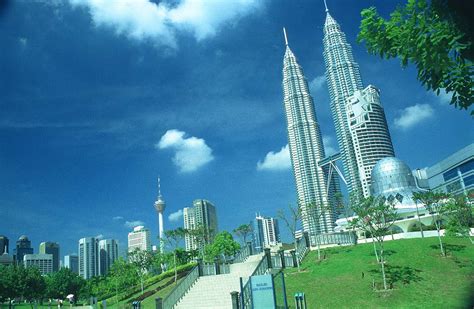 How do you say goodmorning in malay? Explore Malaysia: KLCC PARK
