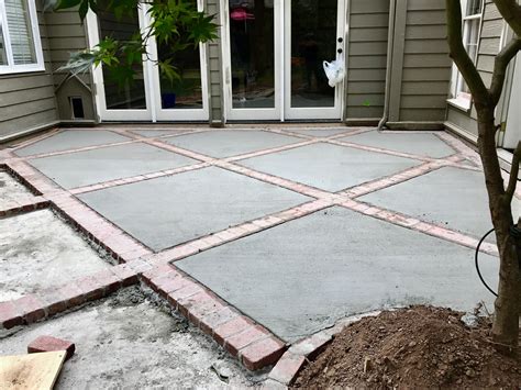 Brick And Concrete Diamond Design Patio Concrete Backyard Brick Paver