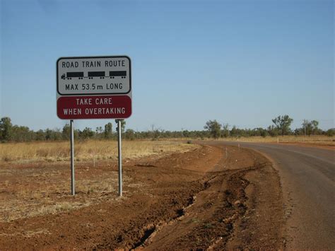 Road kill, known as road train in australia, is a 2010 australian horror film directed by dean francis and written by clive hopkins. Fichier:Road train sign australia.jpg — Wikipédia