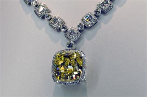 The Worlds Most Expensive Necklace On Sale At 55 Million De Luxo