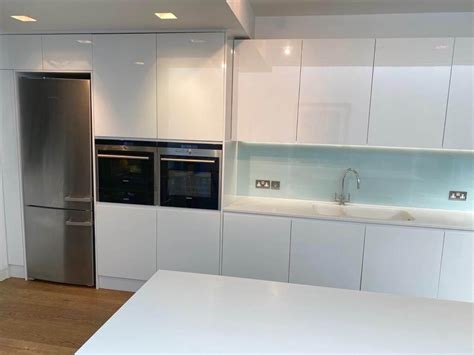 Vero Handleless Rail System High Gloss White Kitchen Door