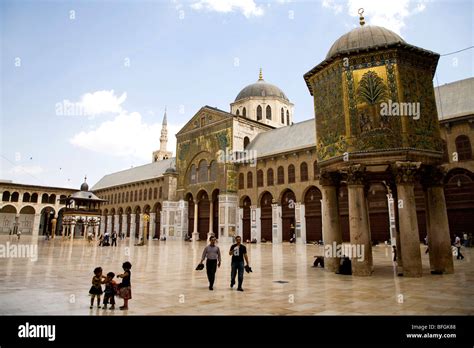 People In Umayyad Mosque Damascus Syria Middle East Stock Photo Alamy