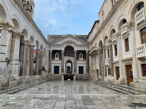 The Peristyle Of Diocletians Palace 스플리트 The Peristyle Of