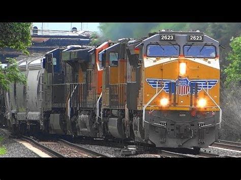 Csx Train Q With Union Pacific Bnsf Leading Youtube Train