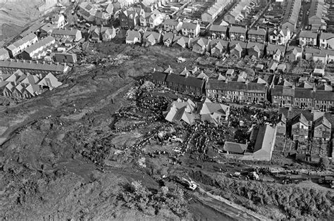 The True History Behind Elizabeth Ii And The Aberfan Disaster As Seen
