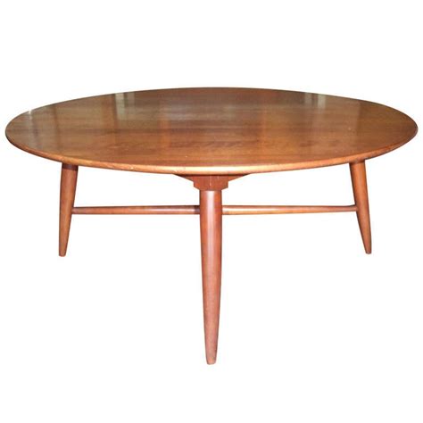 Provide a spectacular new centerpiece for your modern living room with the. Round Mid Century Coffee Table at 1stdibs