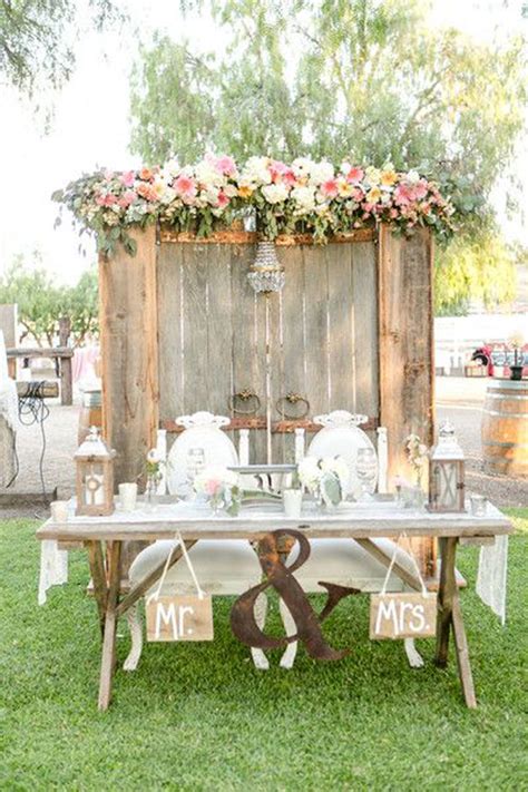 But a country wedding isn't just about geography—its charm can easily be replicated no matter the countryside often has a rustic meets vintage feel that you can easily mirror in your wedding style. 22 Rustic Country Wedding Table Decorations | HomeMydesign