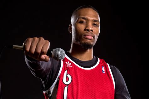 Damian lillard on the court, dame d.o.l.l.a. Damian Lillard Reacts To Hateful Criticism He Got - From ...