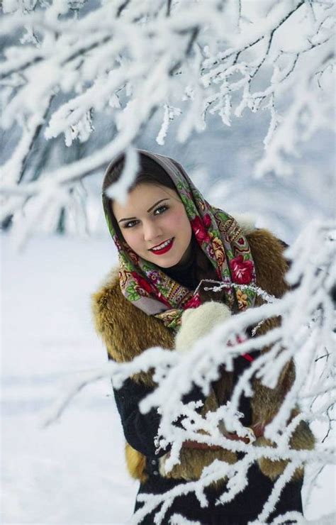 Buy Traditional Russian Shawls Into Russian Souvenirs Russian Fashion Russian Beauty Russian