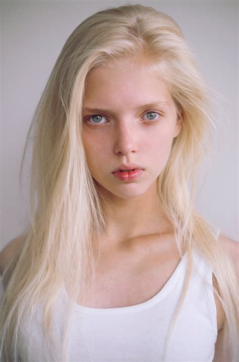 Woman Face Girl Face Platnum Blonde Facial Anatomy Beautiful Blonde Hair Headshot Poses