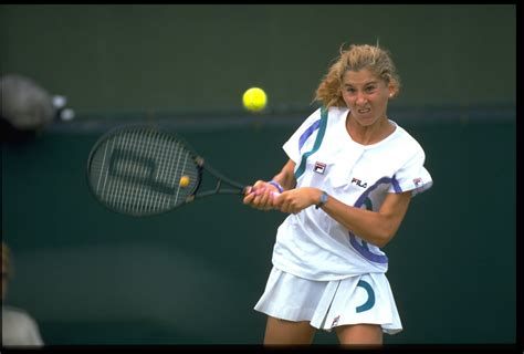 Die frühere tennisspielerin veröffentlichte bis 2014 zwei bücher über maya. Monica Seles: Was macht die ehemalige Nummer 1 im Tennis ...