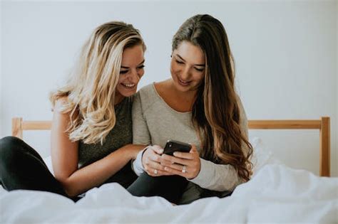 8 Lesbian Dating Apps To Find The Partner For You