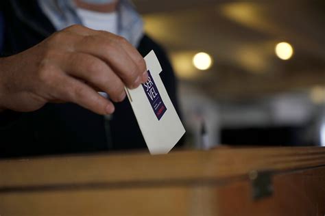 Para consultar si fuiste designado como vocal de mesa deberás ingresar al sitio web oficial del servel y dirigirte a la opción de consulta de datos electorales. Servel Vocal De Mesa / Plebiscito 2020: Revisa con tu RUT ...