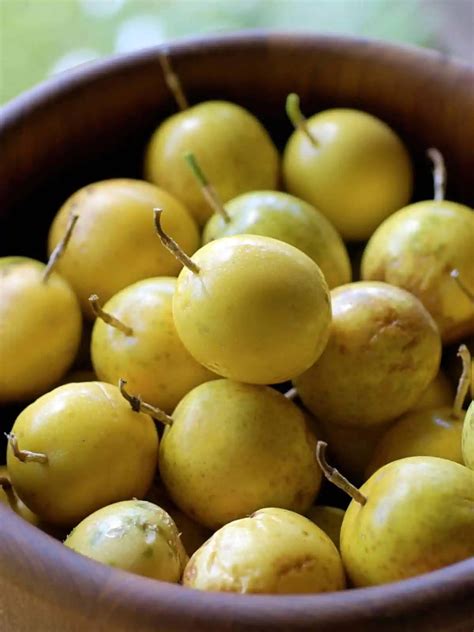 Lilikoi (Passionfruit) Guide & Recipes