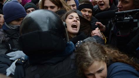 Putins Police Arrest Pussy Riot Again In Court Crackdown
