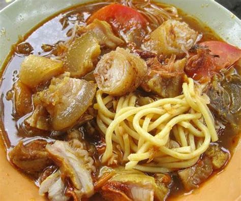 Penyajiannya yang ditambahkan dengan irisan kol dan juga tauge membuat rasanya semakin nikmat. Resep Soto Mie Bogor Asli Paling Enak | KeepRecipes: Your Universal Recipe Box