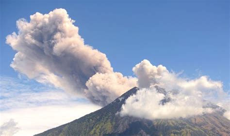 Footage 2018 2019 bali eruption trek hike agung batur. Bali volcano update 2019: Is it safe to travel to Bali ...