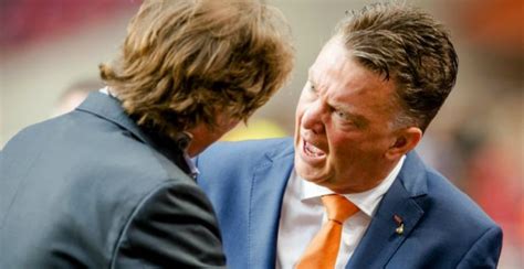 Videolouis van gaal heeft woensdag boos de persconferentie van manchester united verlaten. Dolletje Van Gaal schiet in verkeerde keelgat Kraay: "Dit ...