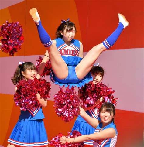 Asian Cheerleader Dance Stretches Cute Cheerleaders Gymnastics Poses Cheer Girl Beautiful