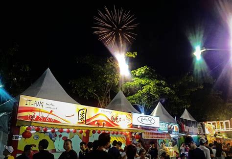 Streat is the main event of the singapore food festival where you can taste a range of singapore's favourite dishes as well as a twist on some modern favourites. Kuching Food Fair | A Bewildering Array of Food and Drinks ...