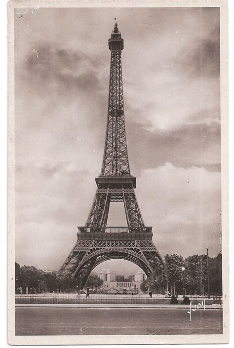 Eiffel Tower Paris France En Flanant Vintage By Vintagepackrat