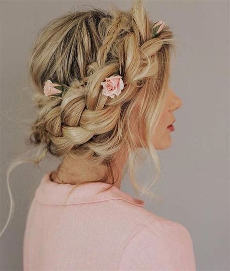 We Are Feeling This Romantic Bohemian Halo Braid The Loose Braid And