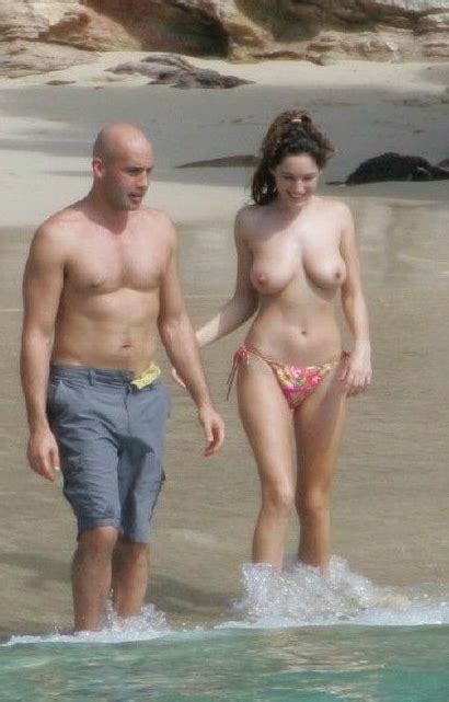 Kelly Brook Shows Off Her Bare Ass Nudestan Naked Celebrities