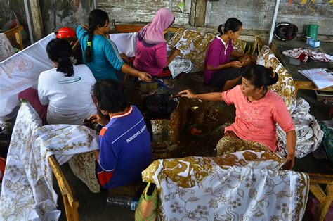 Bangga Menggunakan Batik Bukti Cinta Saya Kepada Indonesia