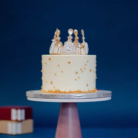 Classic Queens Crown Cake In White