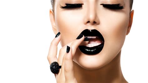 7 Tips To Help You Rock Black Lipstick This Halloween