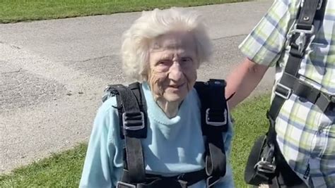 104 Year Old Skydiver Dorothy Hoffner All Smiles After Historic Jump