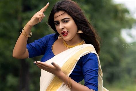Parvathy Arun Photoshoot Stills In Kerala Saree South Indian Actress