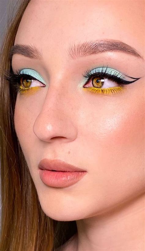 Gorgeous Makeup Trends To Be Wearing In 2021 Pastel Blue Eye Makeup