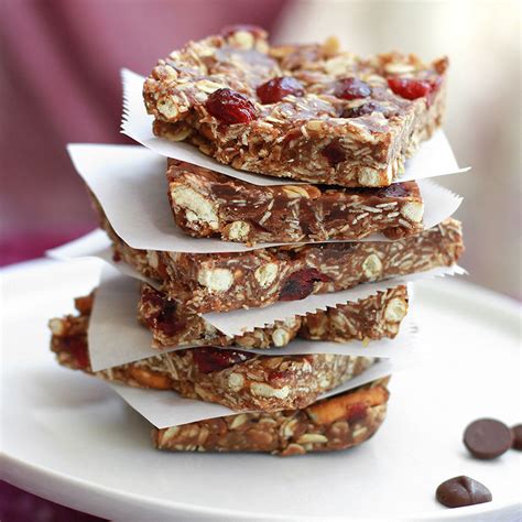 It's cheaper to eat fast food than chip n cherry bread. No-Bake Chocolate Cranberry Oat Bars | Ready Set Eat